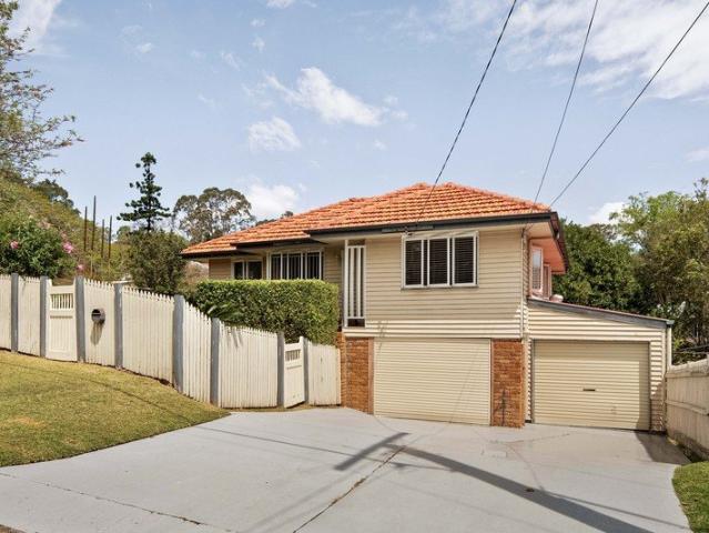 Big on Space, Privacy & Family Living in Moorooka
