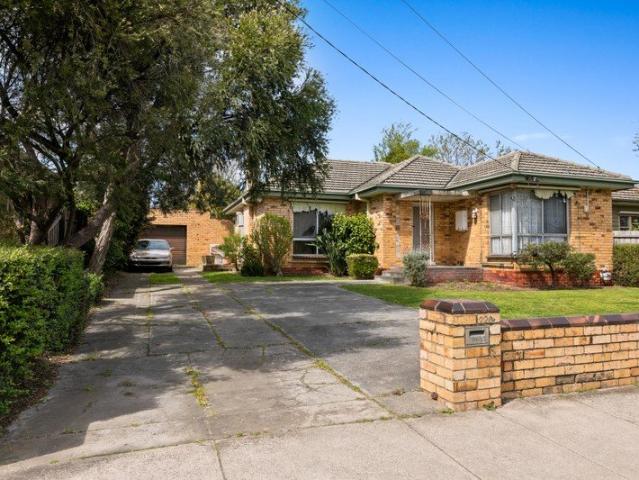 Big Land 820sqm, Broad Frontage & Boundless Potential in the Zone