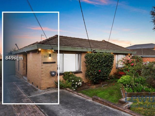 Big Land. Big Potential. A Rare Cheltenham Offering