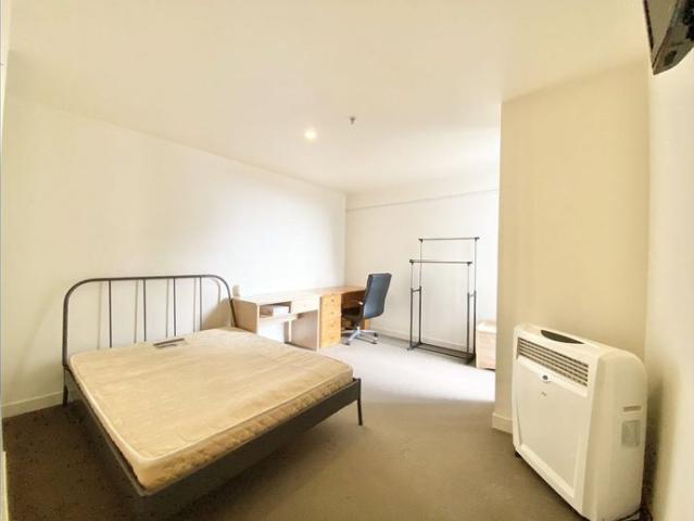 BIG Modern 1 Bedroom 1 Bathroom Apartment!