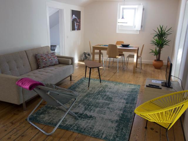 Big Mansard in Bica neighborhood with River View