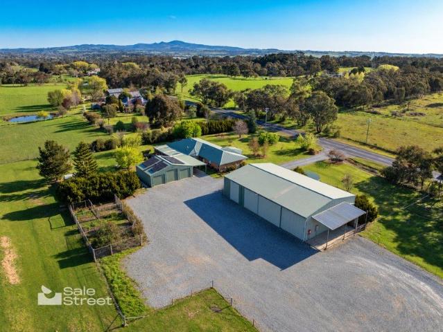 Big Sheds. Room for Business. Ten Minutes to Town