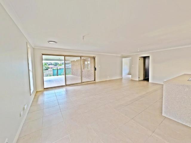 Big Spacious 6 Bedrooms Home for Big Family!