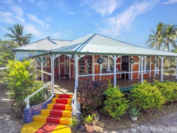 BIG QUEENSLANDER, 1/2 ACRE