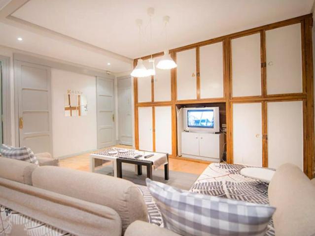 Big room with balcony in shared apartment, Casco Viejo