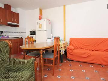 Big room with standalone wardrobe in 3 bedroom apartment, Central Granada