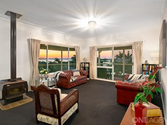 BIG VIEWS, BAYSIDE BREEZES & EASY SCARBOROUGH LIVING