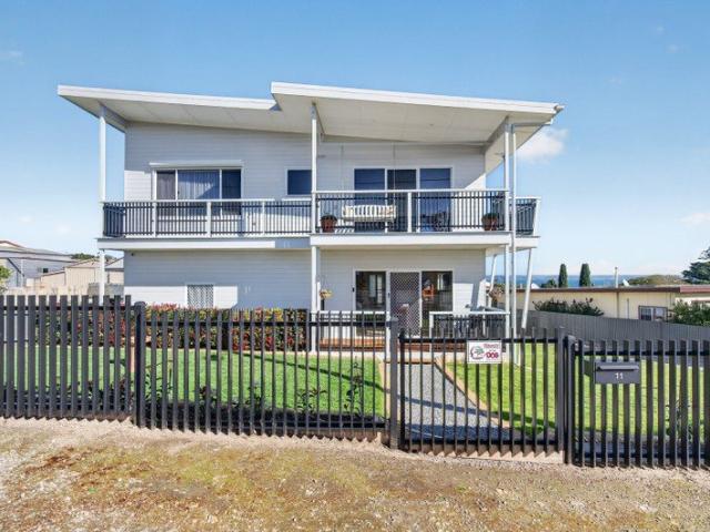 Big Views, Big Sheds and Room for Everyone