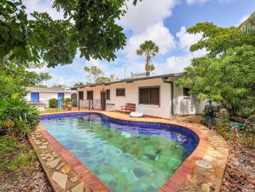 House for sale in Tiwi - Garden