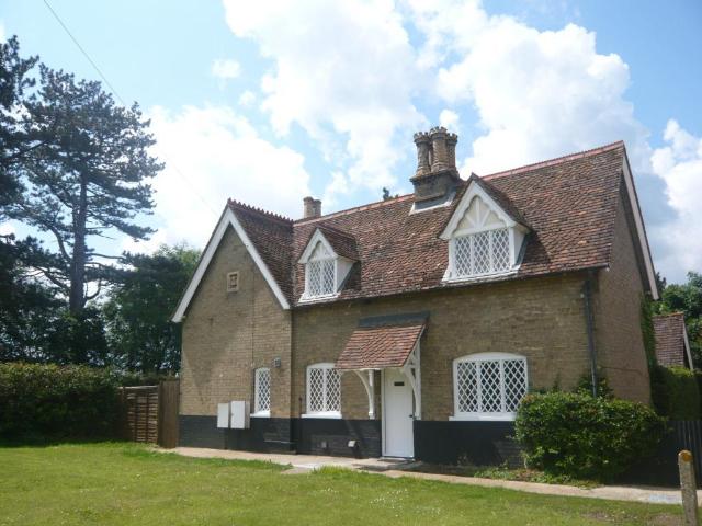 Biggleswade SG18 3 bed detached house to rent £1,750 pcm £404 pw