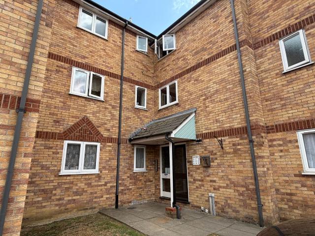 Bignell Croft, Colchester CO4, 2 bed flat to rent, £1,200 pcm | PrimeLocation