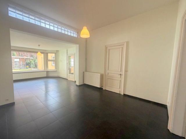 BEZOEKMOMENT VOLZET BIJZONDER CHARMANT GELIJKVLOERS APPARTEMENT MET ZEER RUIME LIVING MET ZICHT OP TOFFE STADSTUIN