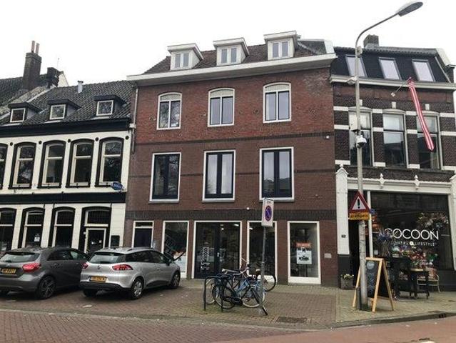 Bijzonder fraai en in 2008 volledig gerenoveerd
