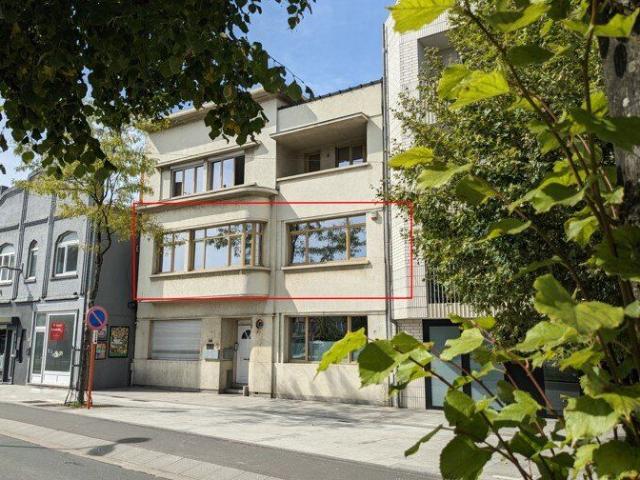 bijzonder ruim en zonnig appartement te huur