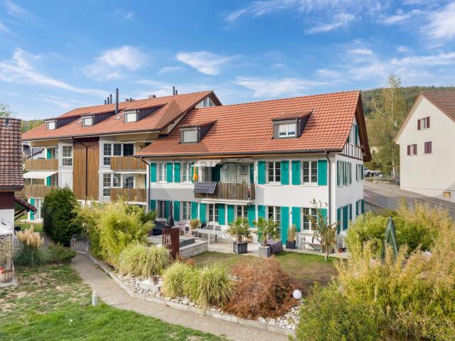 BIJOU MIT BALKON UND GARTENSITZPLATZ IM HERZEN VON OBERWENINGEN