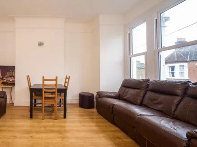 Bikehangar 177, Norfolk House Road, London, SW16 1JH, United Kingdom | 3 bed apartment for rent #111052391 | Rentberry