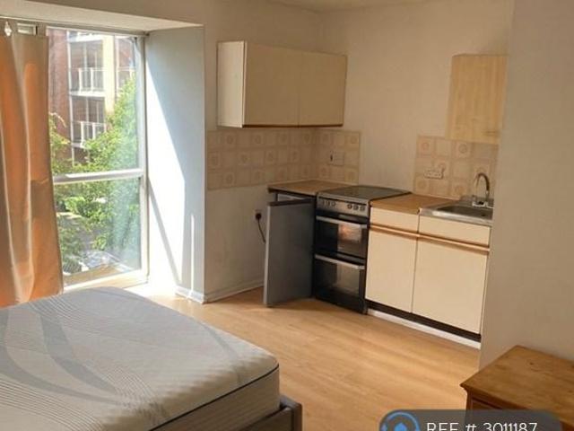 Bilberry Court, Winchester, SO23 Studio to rent £900 pcm £208 pw
