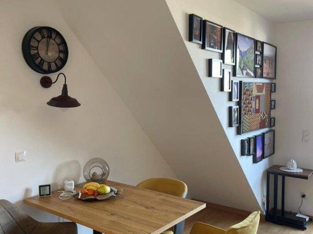 Bildhübsche 55 m² Wohnung: Erstbezug, vollmöbliert & naturnah beim Liesingbach