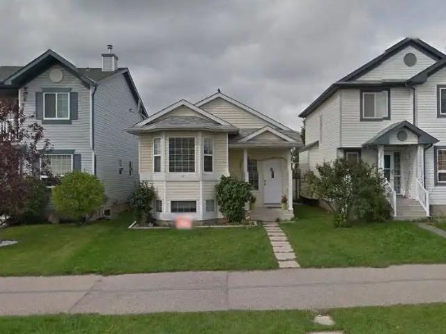 Bilevel House for RENT in Martindale Main Floor Only — 3 Bedrooms Main Floor