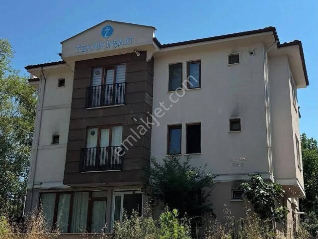 Bilgin Emlaktan Merkeze Yakın Yarı Eşyalı 1+1 Kiralık Daire