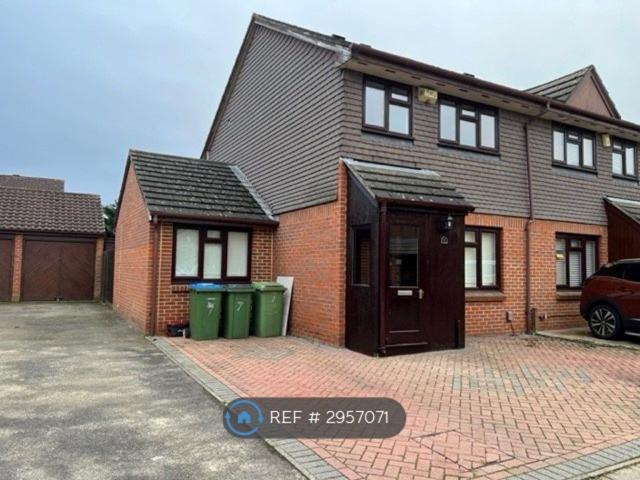 Bill Hamling Close, London SE9, 4 bed semi detached house to rent, £2,450 pcm | PrimeLocation