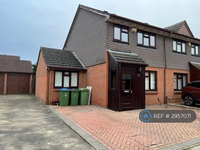 Bill Hamling Close, London, SE9 4 bed semi detached house to rent £2,450 pcm £565 pw