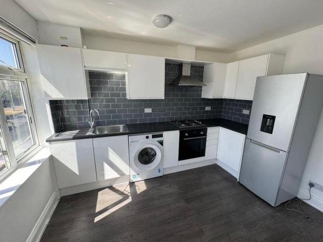 Billet Road, Walthamstow E17, 3 bed flat to rent, £2,000 pcm | PrimeLocation