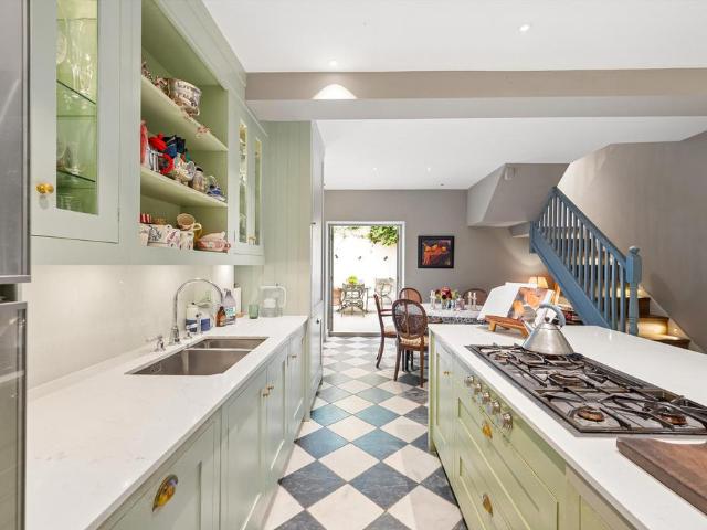 Billing Road, London SW10 3 bed terraced house to rent £8,498 pcm £1,961 pw
