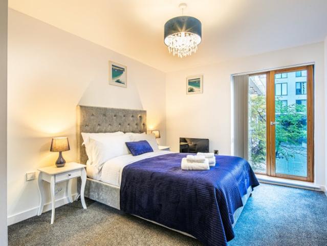 Bills Inc 2 Bedroom City Centre Apt Free Parking!
