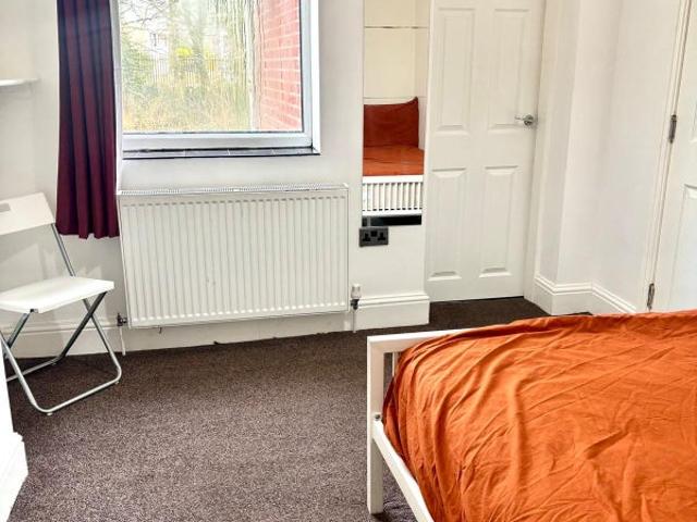 Bills inc One Bed Flat 1St August