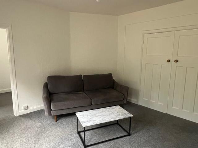 Bills included 1 bed flat 10 mins from city centre