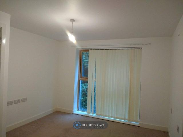 Bills Included, Weybridge KT13, 1 bed flat to rent, £1,675 pcm | PrimeLocation