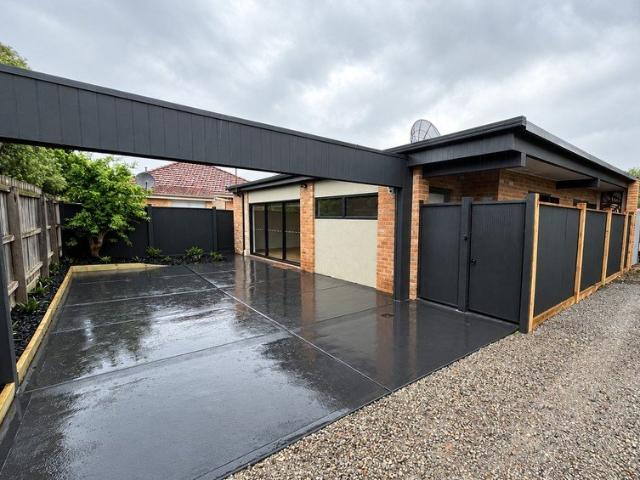 BILLS INCLUDED ENTRANCE VIA LANEWAY OFF ALEXANDRA STREET