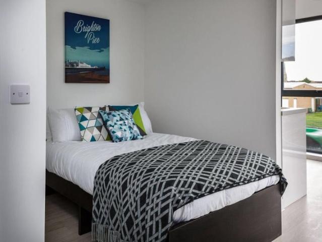 Bills included | Studio flat in Parliament Place