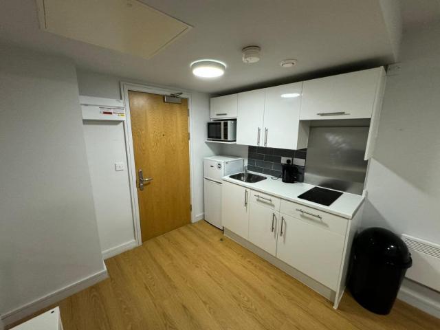 Bills included | Studio flat in Queensland Place