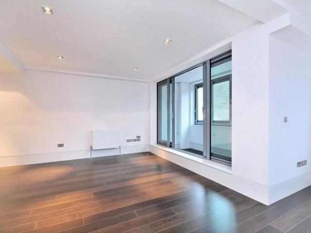 Bill's, St Martin's Courtyard, London, WC2E 9AB, United Kingdom | Studio apartment for rent #140225716 | Rentberry