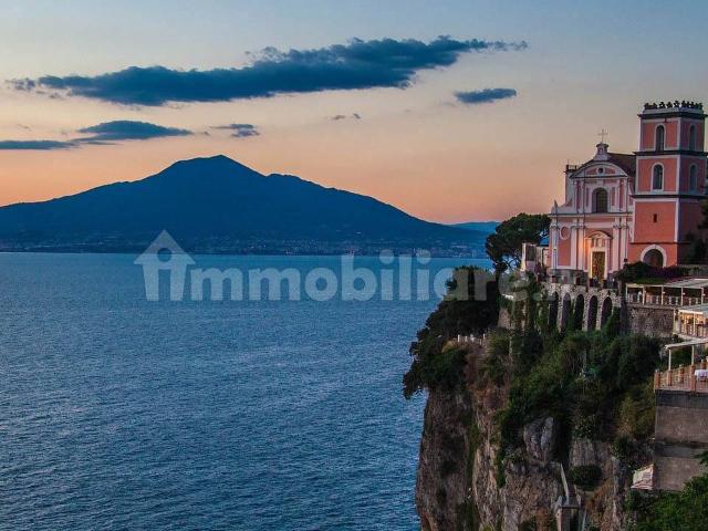 Bilocale 50 m², Centro, Vico Equense