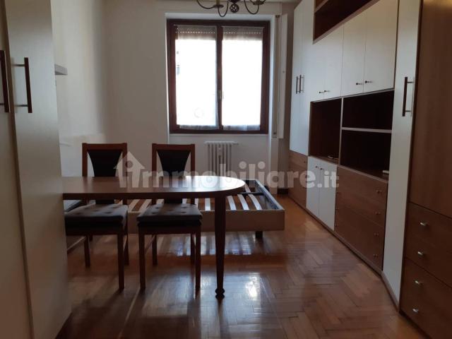 Bilocale via Col Moschin 11, Corso San Gottardo, Milano