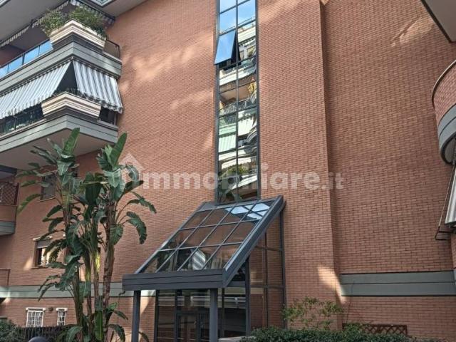 Bilocale via Copenaghen 39, Torrino, Roma