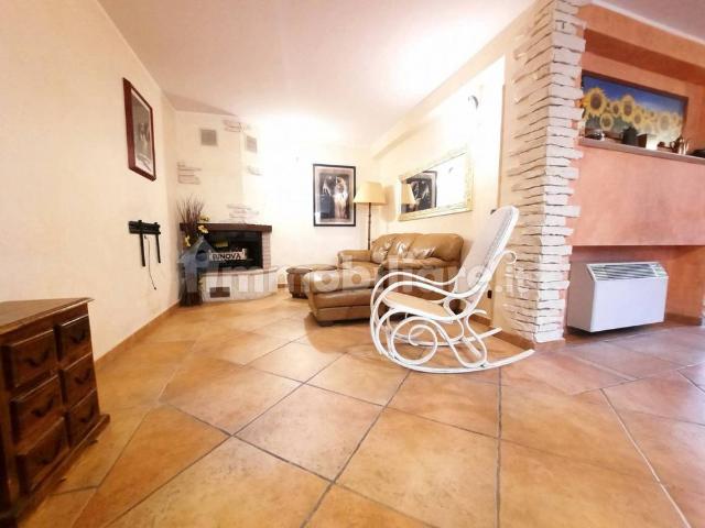 Bilocale via Costantino Beschi, Acilia, Roma