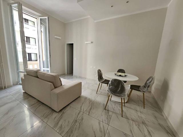 Bilocale via Costanza 19, Washington, Milano