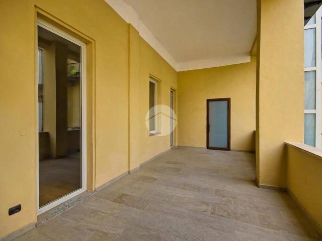 Bilocale via Cavour 28, Centro, Bra