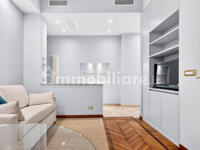 Bilocale via Carroccio, 4, Corso Genova, Milano