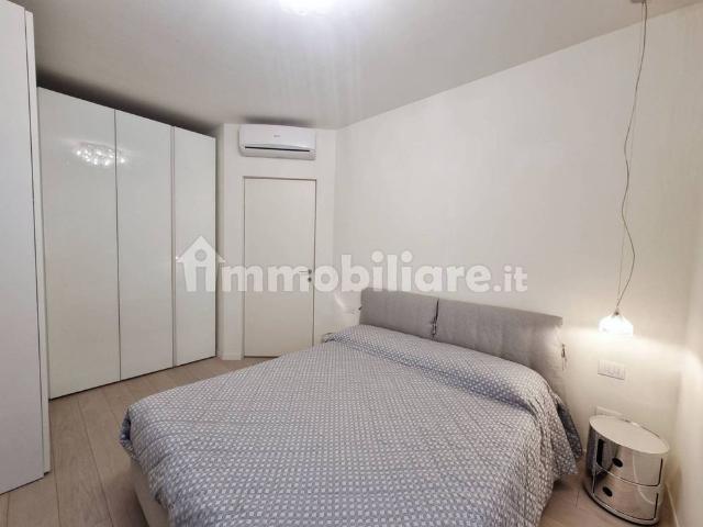 Bilocale via Cerva 11, Borgogna Largo Augusto, Milano