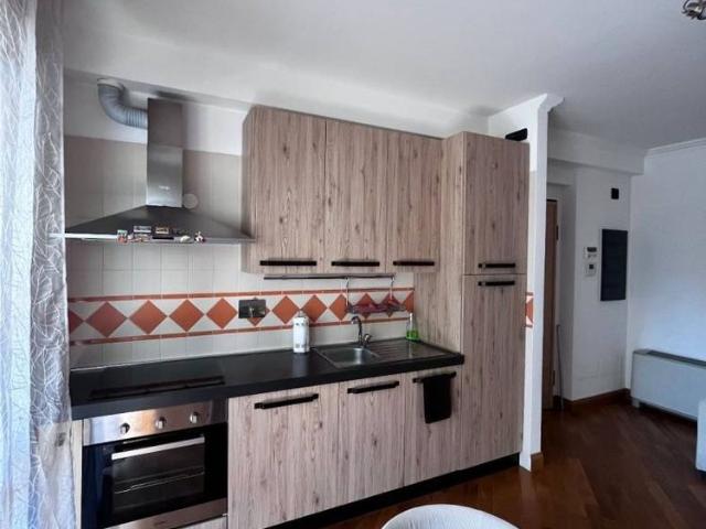 Bilocale via Amsterdam, 36, Torrino, Roma