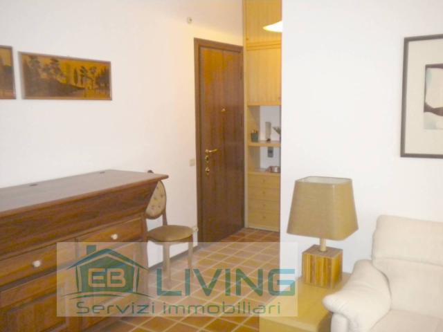 Bilocale via Alcide De Gasperi 20, Centro, Merate