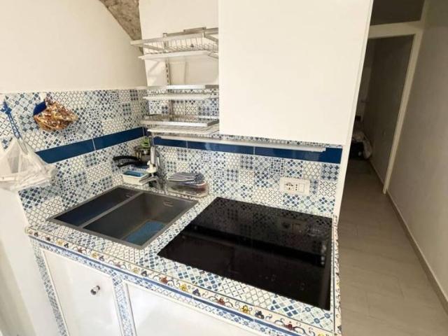 Bilocale via Atri, Centro Storico, Napoli