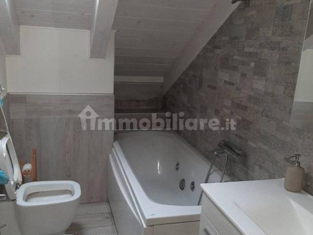 Bilocale via Giotto 5, Centro, Limbiate