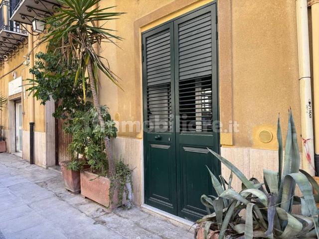 Bilocale via Giovan Battista Filippo Basile, Politeama Ruggiero Settimo, Palermo