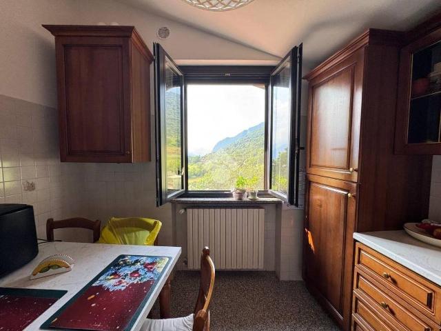 Bilocale via Dosso 41, Centro, Solto Collina